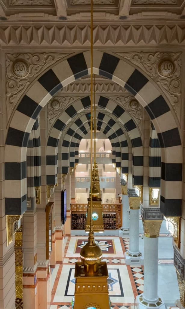 The gilded and intricately engraved bronze door of the Prophet’s Mosque 3