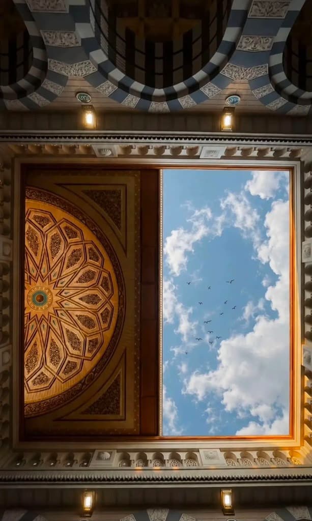 The gilded and intricately engraved bronze door of the Prophet’s Mosque 4